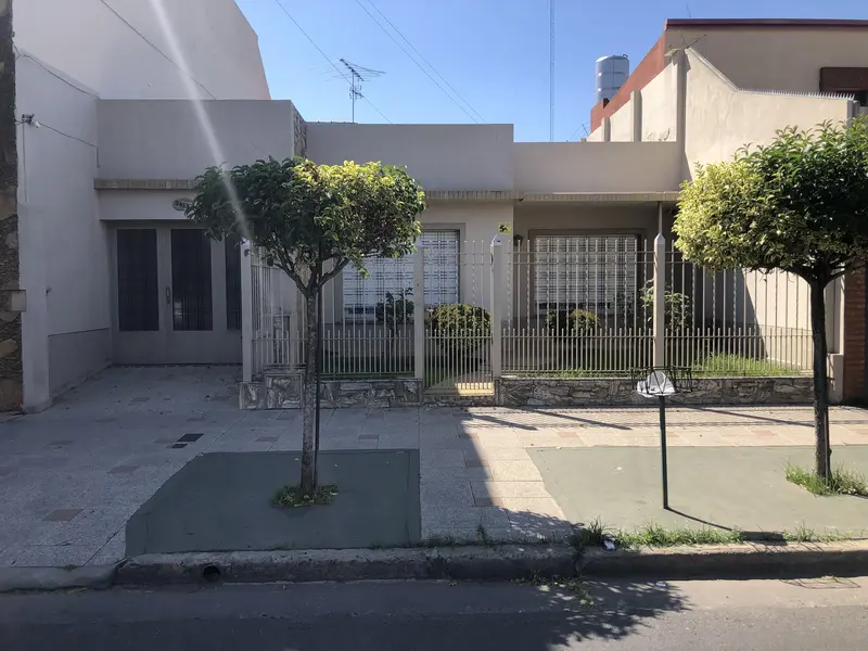 Casa en venta · Lomas del Mirador, La Matanza, GBA Oeste, Provincia de Buenos Aires Casa en venta · Lomas del Mirador, La Matanza, GBA Oeste, Provincia de Buenos Aires
