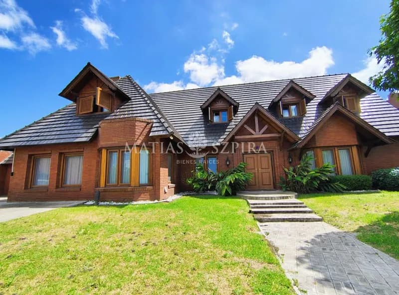 Casa en venta · Villa Sarmiento, Morón, GBA Oeste, Provincia de Buenos Aires Casa en venta · Villa Sarmiento, Morón, GBA Oeste, Provincia de Buenos Aires