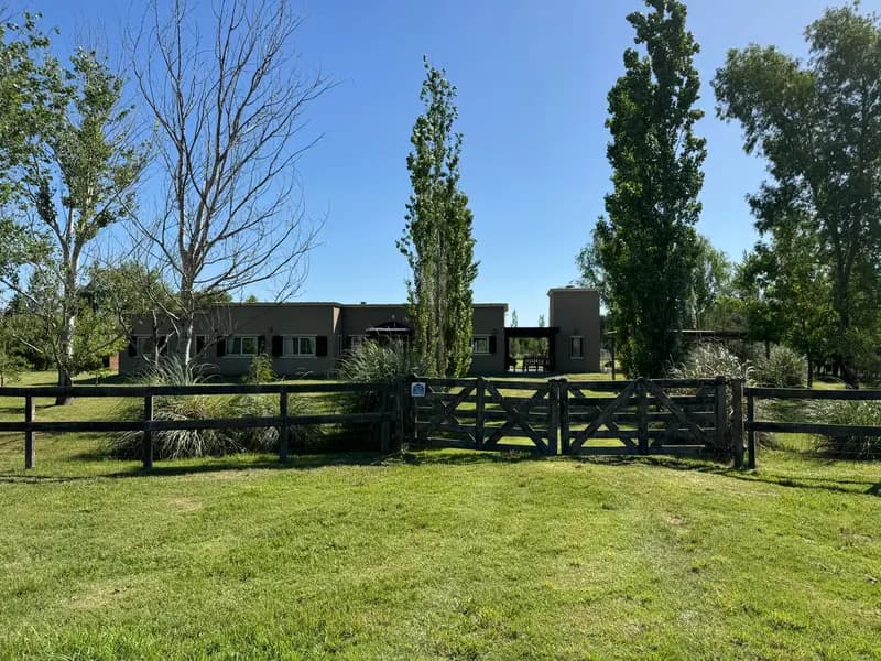 Casa en venta · Estancias Las Lilas, Luján, GBA Oeste, Provincia de Buenos Aires Casa en venta · Estancias Las Lilas, Luján, GBA Oeste, Provincia de Buenos Aires