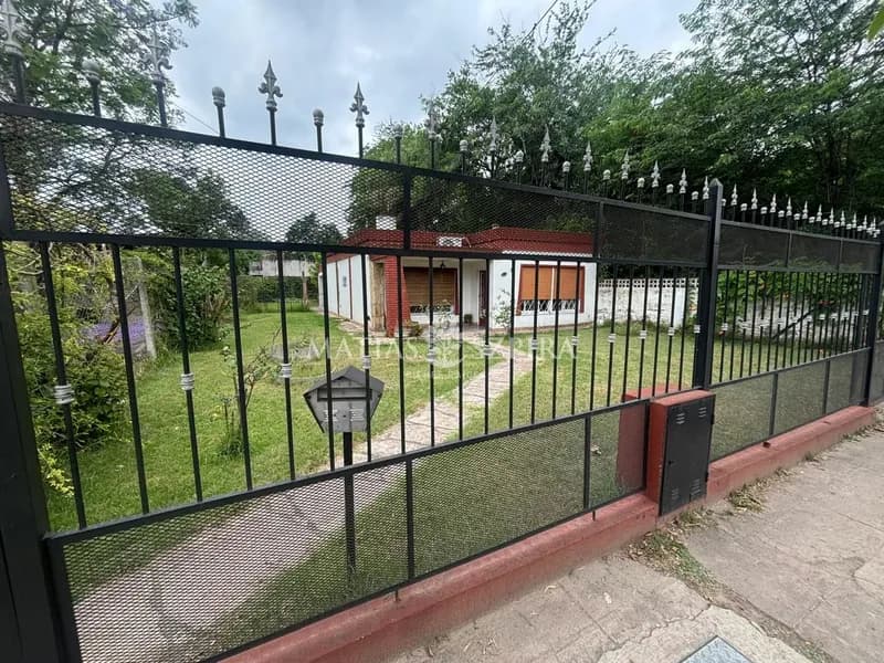 Casa en venta · Villa Gobernador Udaondo, Ituzaingó, GBA Oeste, Provincia de Buenos Aires Casa en venta · Villa Gobernador Udaondo, Ituzaingó, GBA Oeste, Provincia de Buenos Aires