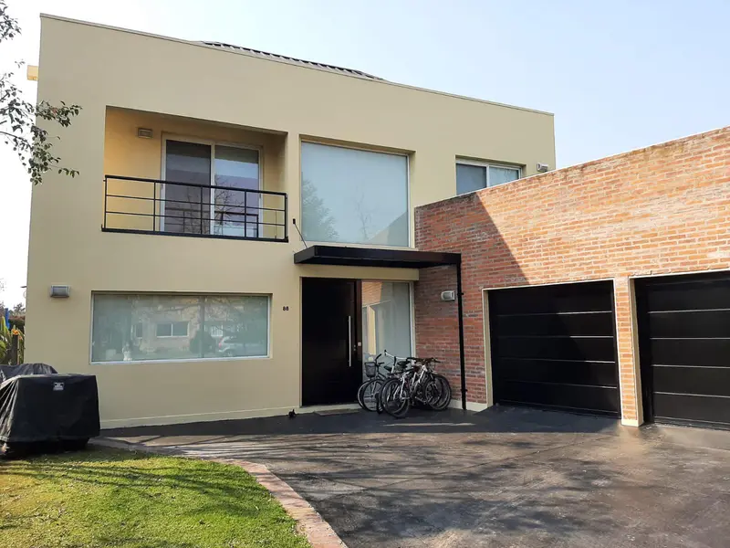 Casa en venta · Santa María de los Olivos, Malvinas Argentinas, GBA Norte, Provincia de Buenos Aires Casa en venta · Santa María de los Olivos, Malvinas Argentinas, GBA Norte, Provincia de Buenos Aires