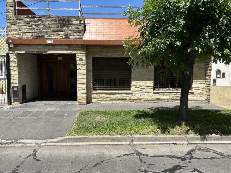 Casa en venta · Villa Adelina, San Isidro, GBA Norte, Provincia de Buenos Aires Casa en venta · Villa Adelina, San Isidro, GBA Norte, Provincia de Buenos Aires