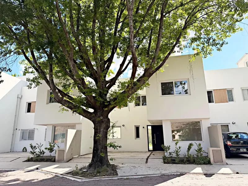 Casa en venta · Las Lomas de San Isidro, San Isidro, GBA Norte, Provincia de Buenos Aires Casa en venta · Las Lomas de San Isidro, San Isidro, GBA Norte, Provincia de Buenos Aires