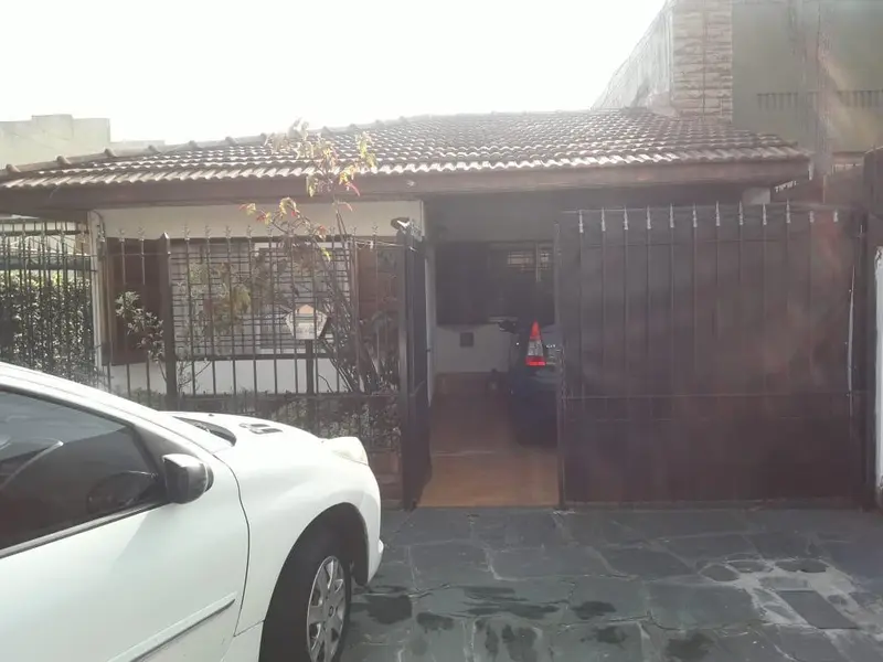Casa en venta · Quilmes, GBA Sur, Provincia de Buenos Aires Casa en venta · Quilmes, GBA Sur, Provincia de Buenos Aires