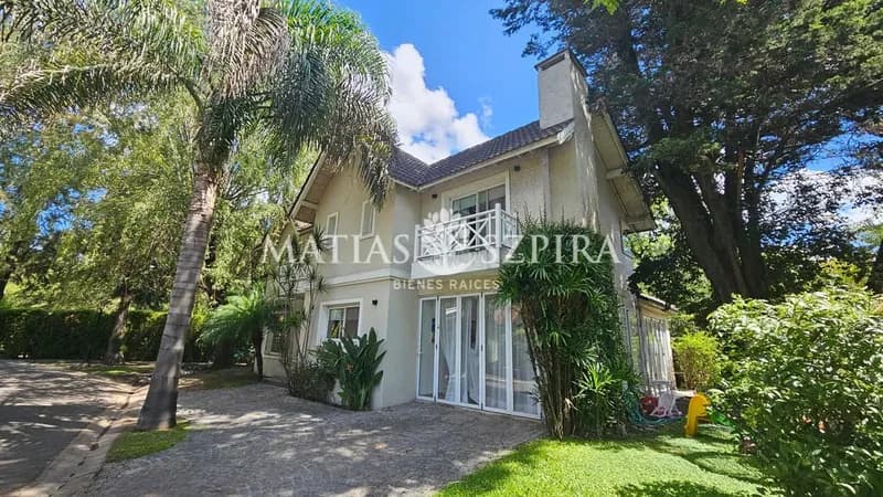 Casa en venta · Barrio Parque Leloir, Ituzaingó, GBA Oeste, Provincia de Buenos Aires Casa en venta · Barrio Parque Leloir, Ituzaingó, GBA Oeste, Provincia de Buenos Aires
