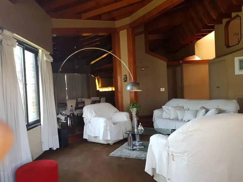 Casa en venta · Castelar, Morón, GBA Oeste, Provincia de Buenos Aires Casa en venta · Castelar, Morón, GBA Oeste, Provincia de Buenos Aires