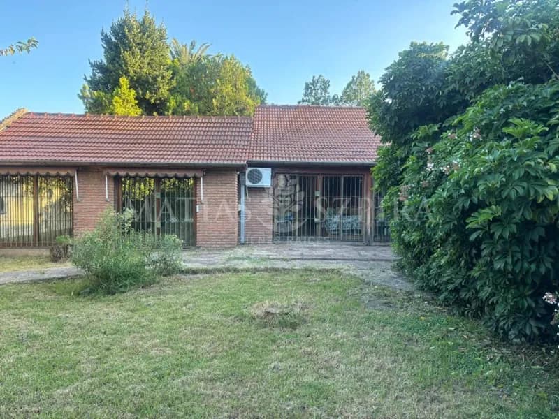 Casa en venta · Castelar Sur, Castelar, Morón, GBA Oeste, Provincia de Buenos Aires Casa en venta · Castelar Sur, Castelar, Morón, GBA Oeste, Provincia de Buenos Aires