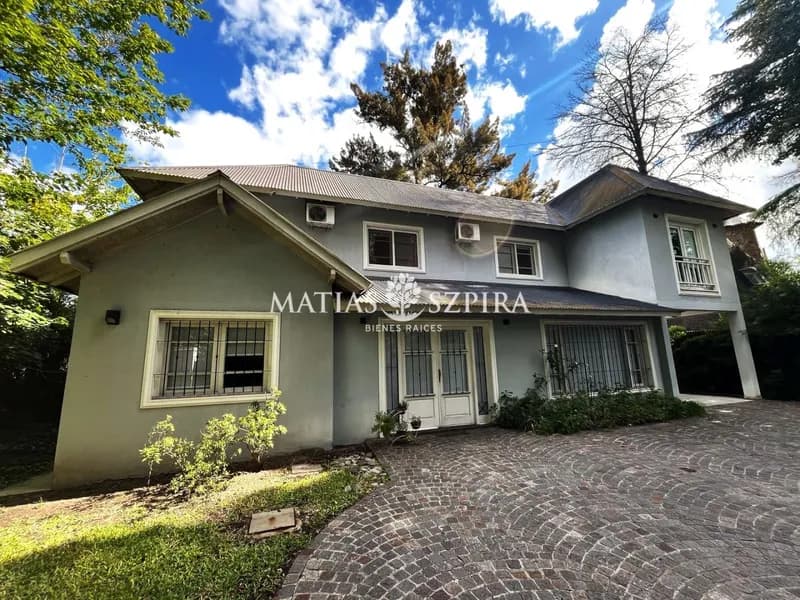 Casa en venta · Barrio Parque Leloir, Ituzaingó, GBA Oeste, Provincia de Buenos Aires Casa en venta · Barrio Parque Leloir, Ituzaingó, GBA Oeste, Provincia de Buenos Aires