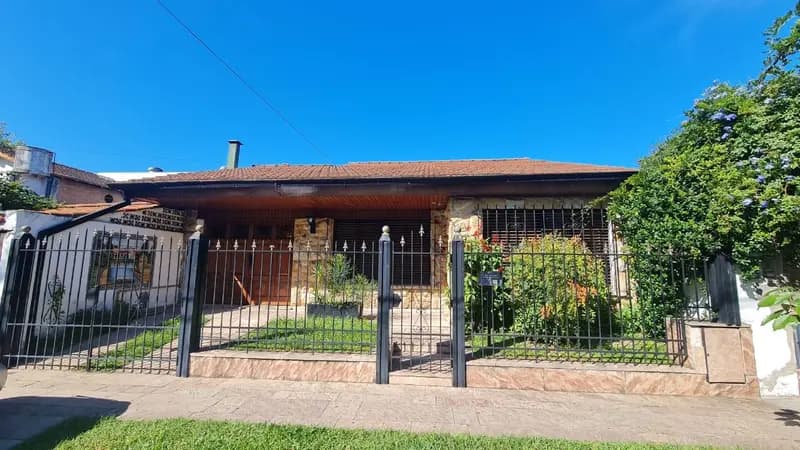 Casa en venta · Ituzaingó Norte, Ituzaingó, GBA Oeste, Provincia de Buenos Aires Casa en venta · Ituzaingó Norte, Ituzaingó, GBA Oeste, Provincia de Buenos Aires