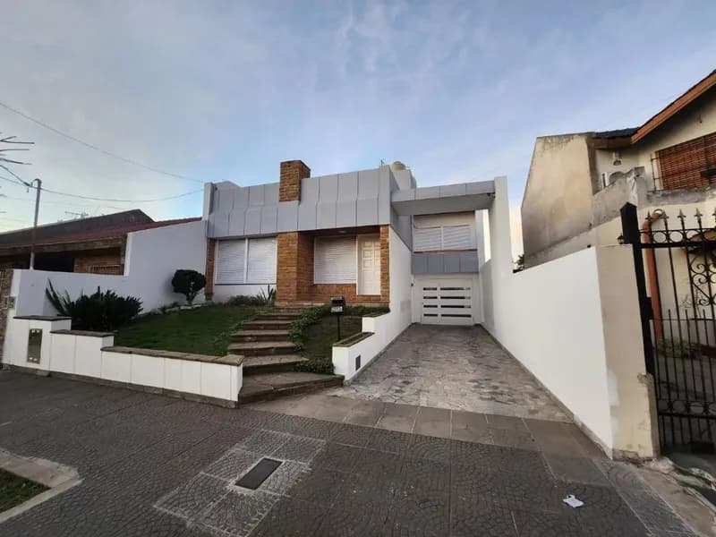 Casa en venta · Ramos Mejia, La Matanza, GBA Oeste, Provincia de Buenos Aires Casa en venta · Ramos Mejia, La Matanza, GBA Oeste, Provincia de Buenos Aires