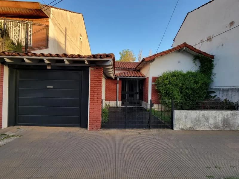 Casa en venta · Caseros, Tres de Febrero, GBA Oeste, Provincia de Buenos Aires Casa en venta · Caseros, Tres de Febrero, GBA Oeste, Provincia de Buenos Aires