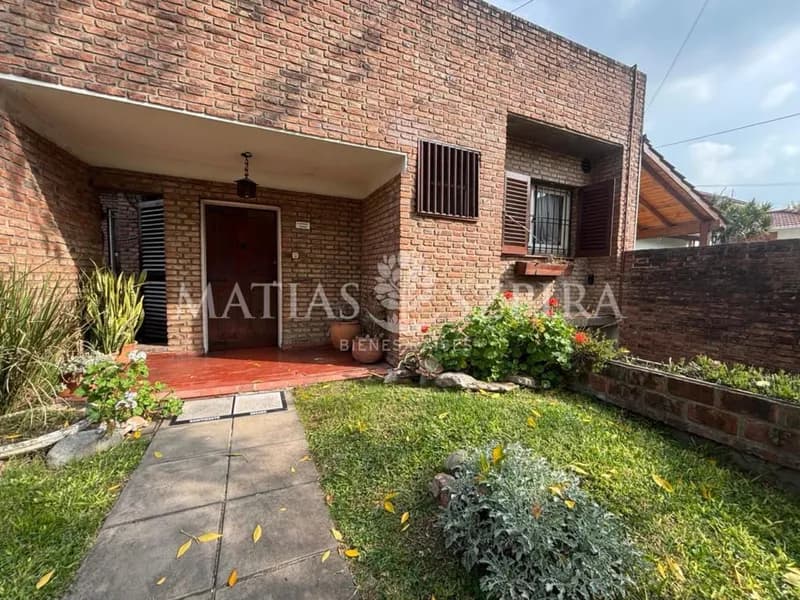 Casa en venta · Castelar, Morón, GBA Oeste, Provincia de Buenos Aires Casa en venta · Castelar, Morón, GBA Oeste, Provincia de Buenos Aires