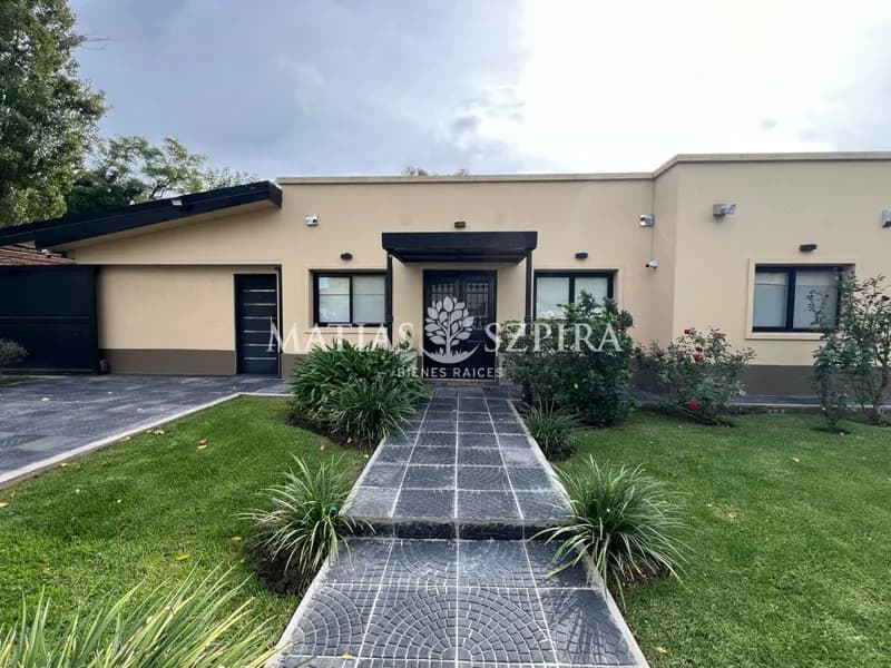 Casa en venta · El Resuello, La Reja, Moreno, GBA Oeste, Provincia de Buenos Aires Casa en venta · El Resuello, La Reja, Moreno, GBA Oeste, Provincia de Buenos Aires