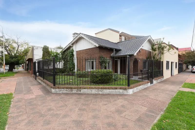 Casa en venta · Caseros, Tres de Febrero, GBA Oeste, Provincia de Buenos Aires Casa en venta · Caseros, Tres de Febrero, GBA Oeste, Provincia de Buenos Aires