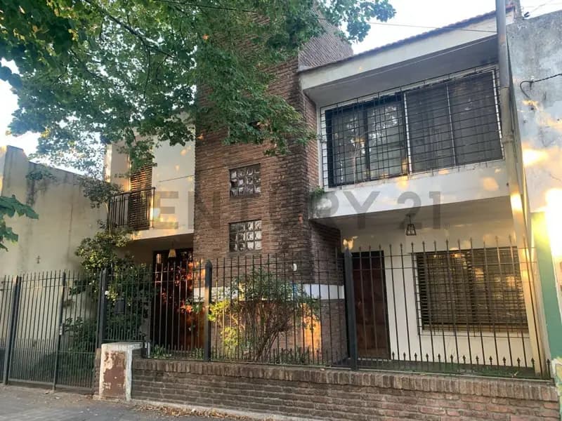 Casa en venta · Banfield, Lomas de Zamora, GBA Sur, Provincia de Buenos Aires Casa en venta · Banfield, Lomas de Zamora, GBA Sur, Provincia de Buenos Aires