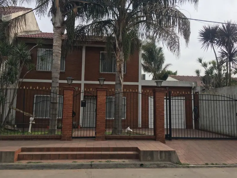 Casa en venta · Villa Luzuriaga, La Matanza, GBA Oeste, Provincia de Buenos Aires Casa en venta · Villa Luzuriaga, La Matanza, GBA Oeste, Provincia de Buenos Aires