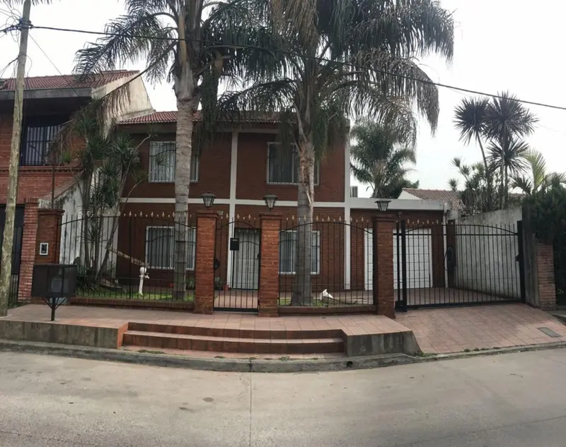 Casa en venta · Villa Luzuriaga, La Matanza, GBA Oeste, Provincia de Buenos Aires Casa en venta · Villa Luzuriaga, La Matanza, GBA Oeste, Provincia de Buenos Aires
