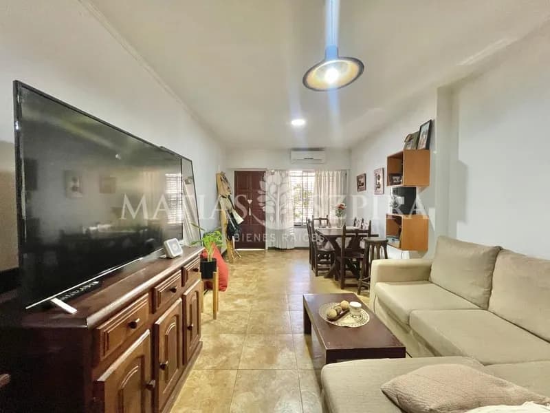 Casa en venta · Castelar, Morón, GBA Oeste, Provincia de Buenos Aires Casa en venta · Castelar, Morón, GBA Oeste, Provincia de Buenos Aires