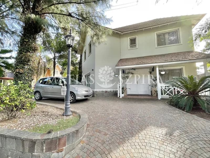 Casa en venta · Las Cabañas, Hurlingham, GBA Oeste, Provincia de Buenos Aires Casa en venta · Las Cabañas, Hurlingham, GBA Oeste, Provincia de Buenos Aires