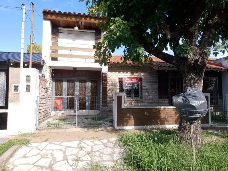 Casa en venta · Villa Luzuriaga, La Matanza, GBA Oeste, Provincia de Buenos Aires Casa en venta · Villa Luzuriaga, La Matanza, GBA Oeste, Provincia de Buenos Aires