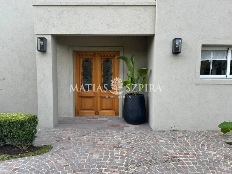 Casa en venta · El Resuello, La Reja, Moreno, GBA Oeste, Provincia de Buenos Aires Casa en venta · El Resuello, La Reja, Moreno, GBA Oeste, Provincia de Buenos Aires
